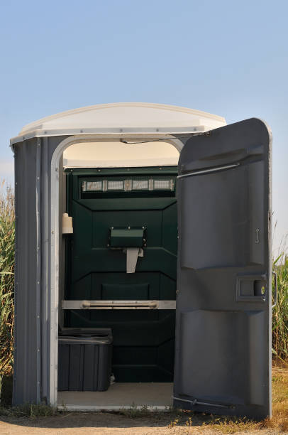 Best Portable toilet rental cost  in Oostburg, WI